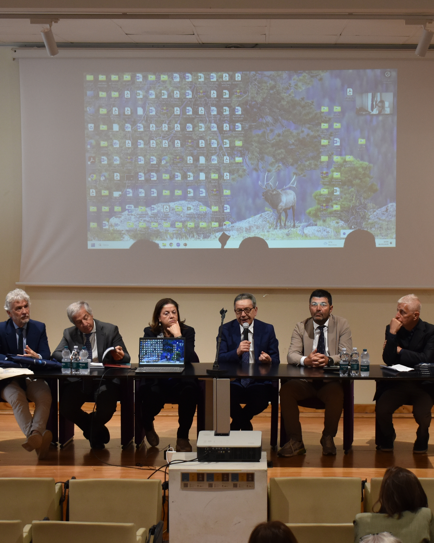 Mare_dentro tavolo-discussione