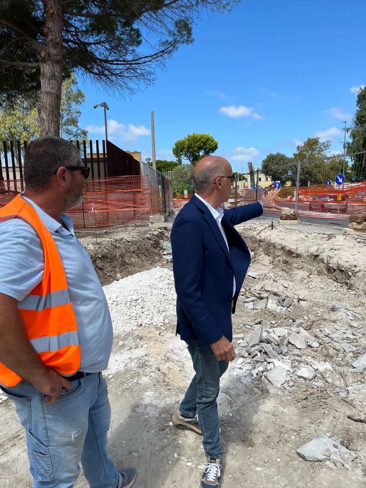 Assessore Elmo presso il cantiere