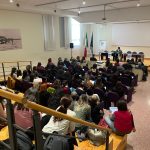 Oltre i confini – comprendere e gestire i percorsi dei cittadini stranieri e dei richiedenti asilo