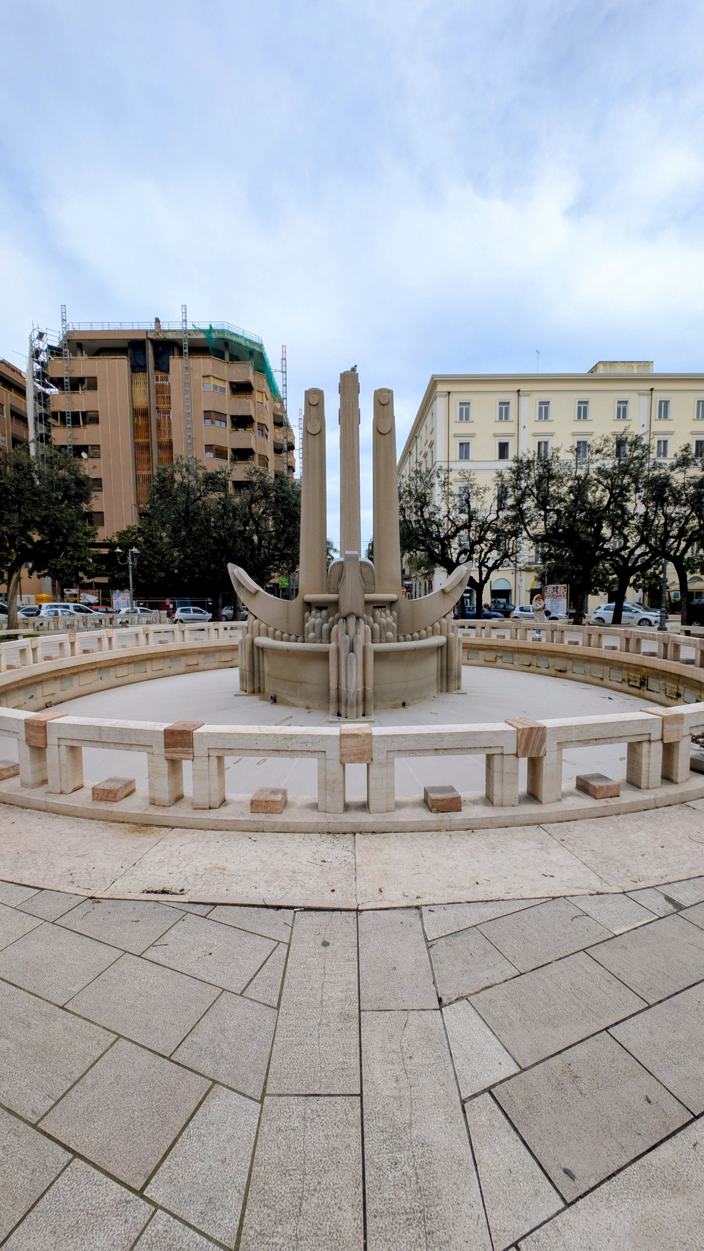 Fontana piazza Cairoli