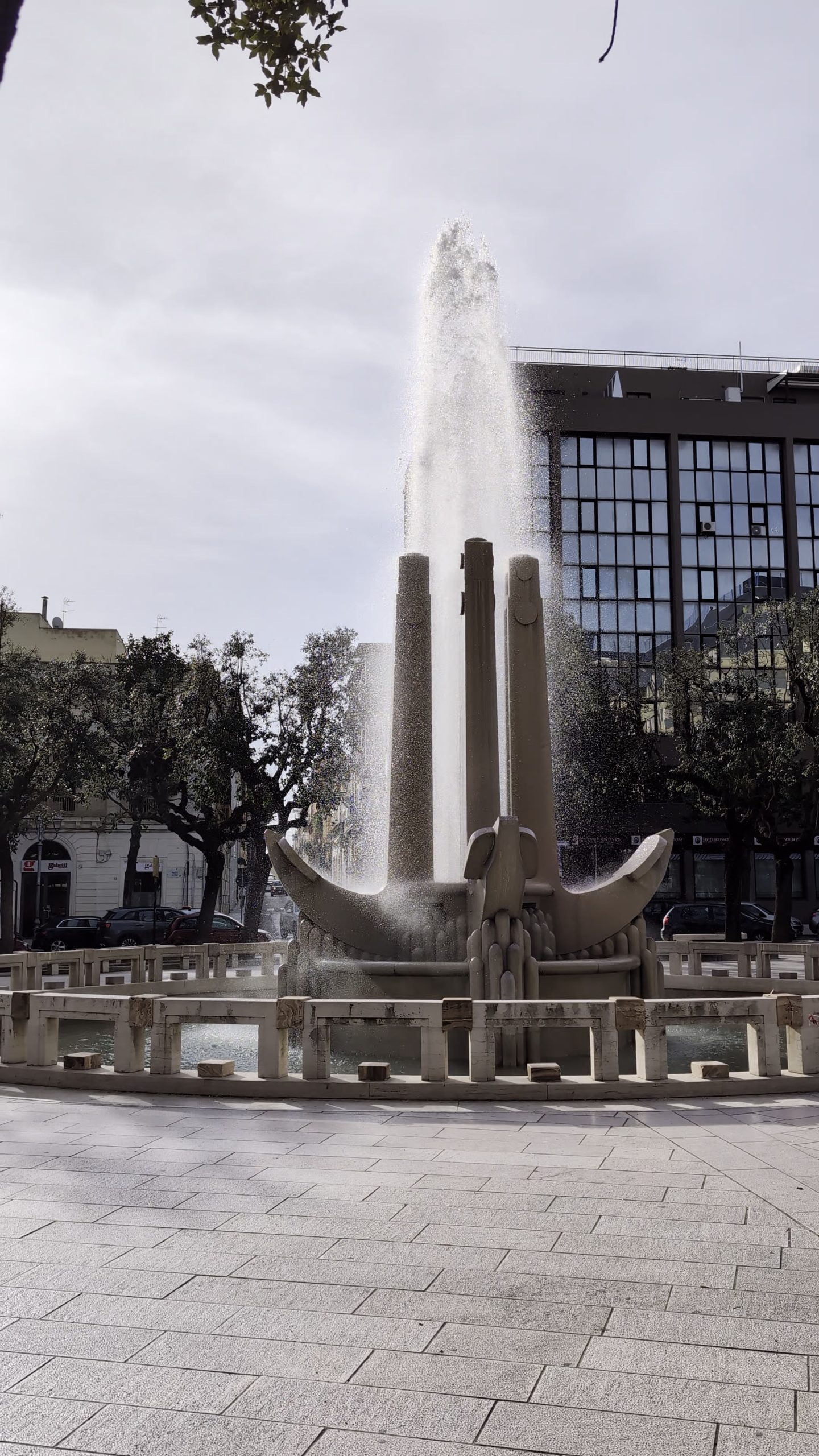 Fontana delle Ancore - piazza Cairoli