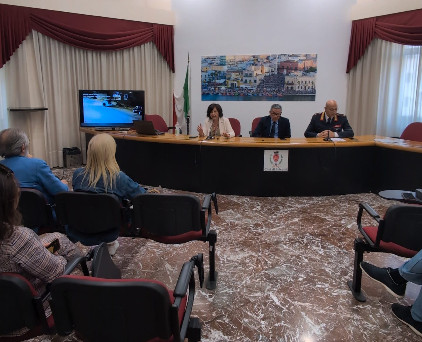 Conferenza stampa abbandono rifiuti